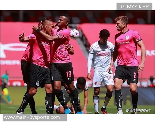 基多主帅坦言帕尔梅拉斯球场如同学校操场球队在对抗中遭遇全面压制 基多主帅坦言帕尔梅拉斯球场如同学校操场球队在对抗中遭遇全面压制