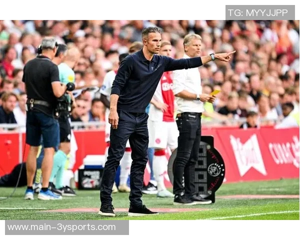 范佩西透露裁判中场道歉称上半场进球不该被判无效 范佩西透露裁判中场道歉称上半场进球不该被判无效